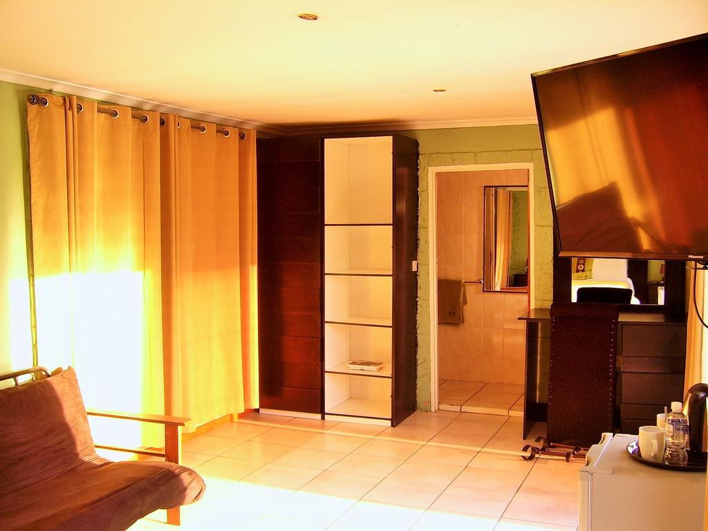 Berry Bliss Guest House Gaborone Extérieur photo
