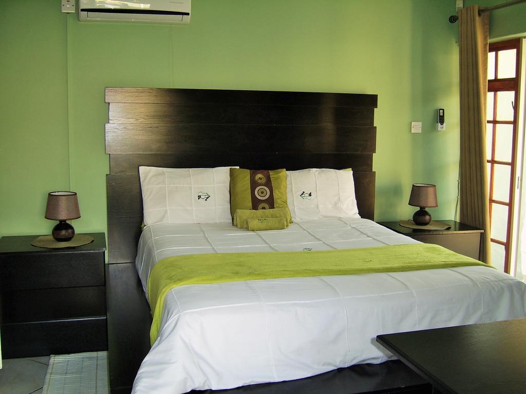 Berry Bliss Guest House Gaborone Extérieur photo